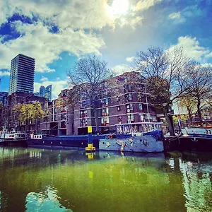 houseboat-holiday-apartments-rotterdam.utrechthotels.net/